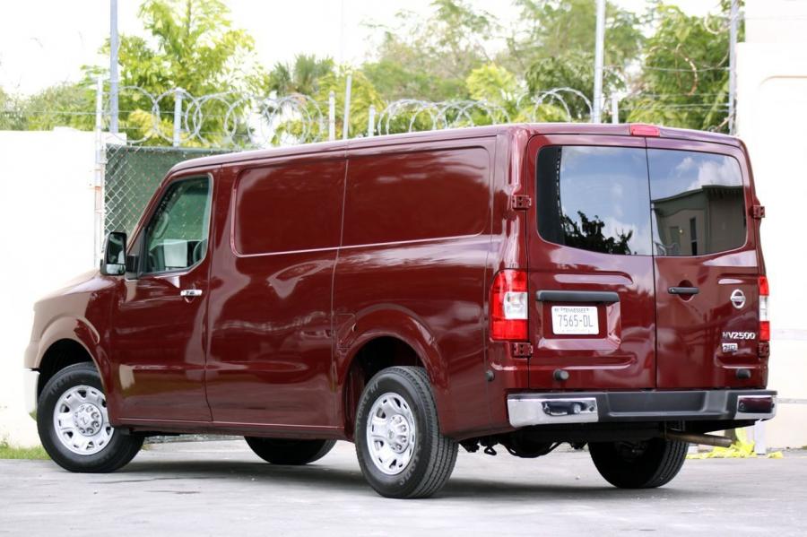  Nissan NV2500 HD 2012 года  (фото 16 из 38)